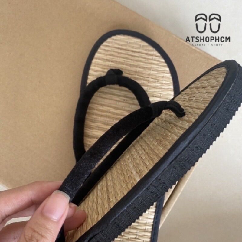 Dép kẹp chiếu mang trong nhà