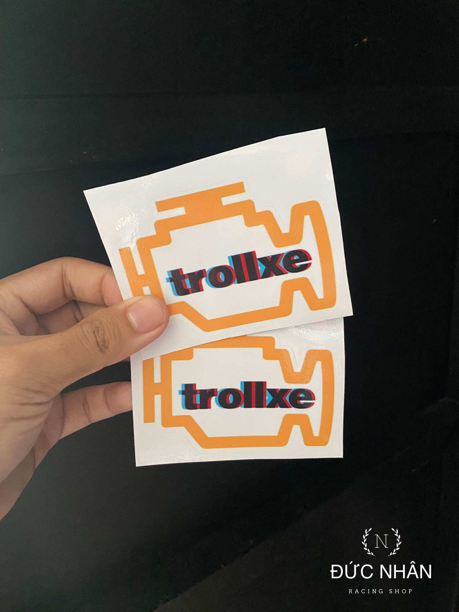 Tem dán Troll Xe vui nhộn kích thước chuẩn