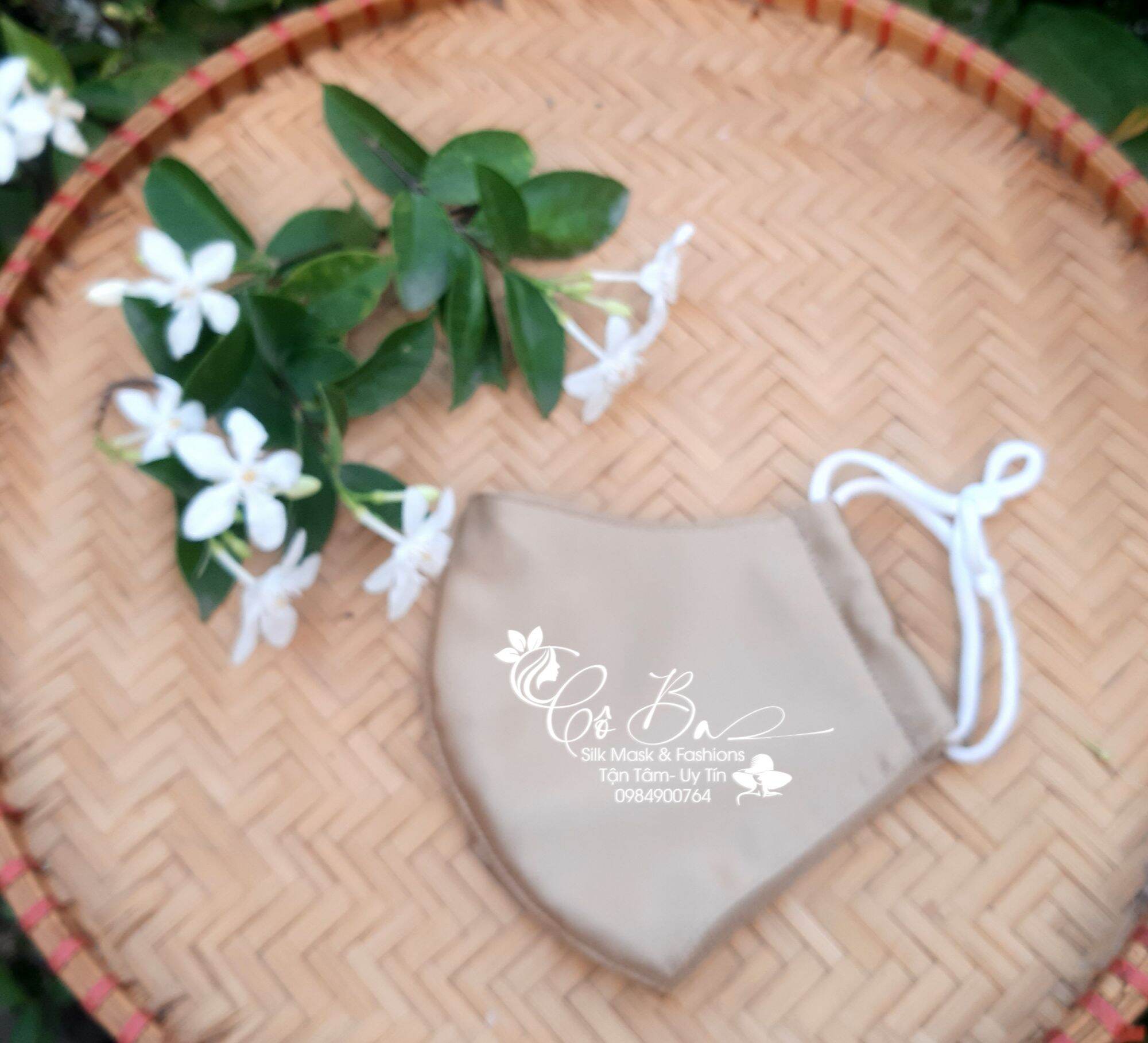 Khẩu trang vải lụa tằm ướt mỏng nhẹ, mềm mát