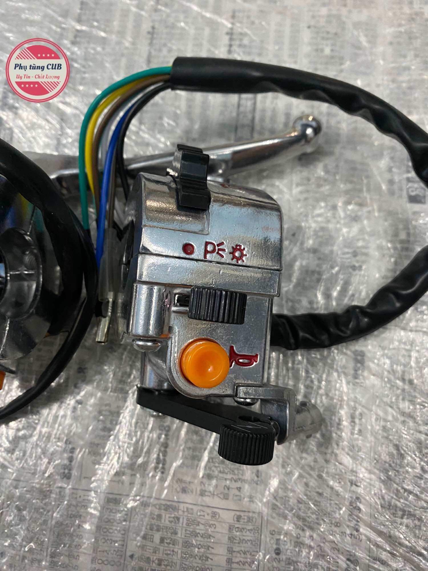 Bộ cùm công tắc xe CUB 82-Dd