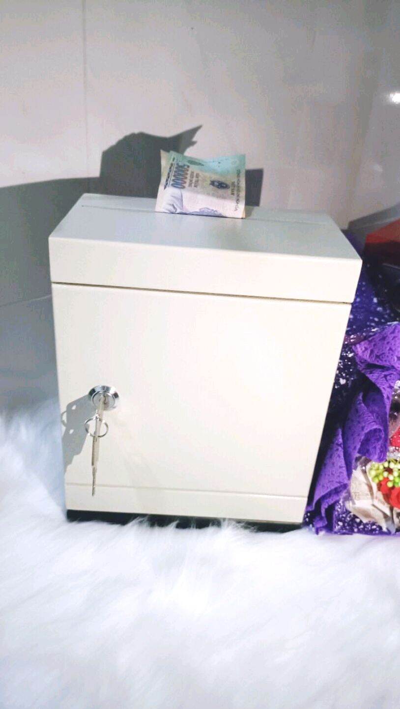 két sắt mini tiết kiệm tiền