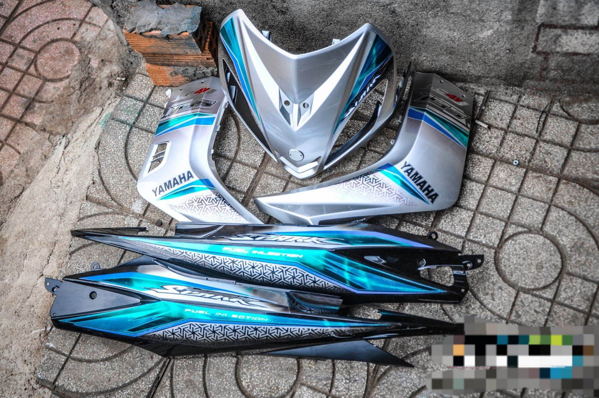 Tem rời exciter 2010 bạc đen xanh