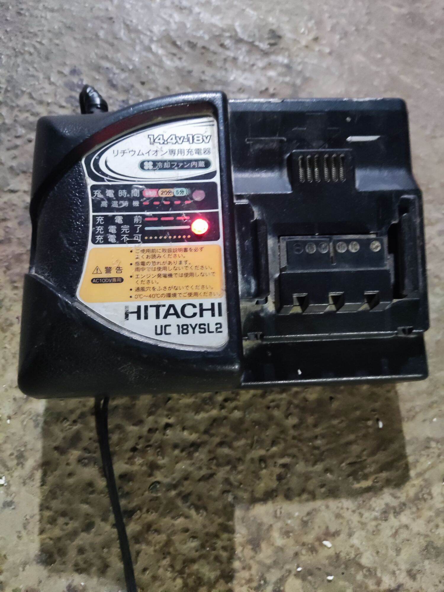 Xạc pin trượt hitachi từ 14v4 đến 18v, 7.5a,sử dụng điện 100v, xạc hoạt động ok,