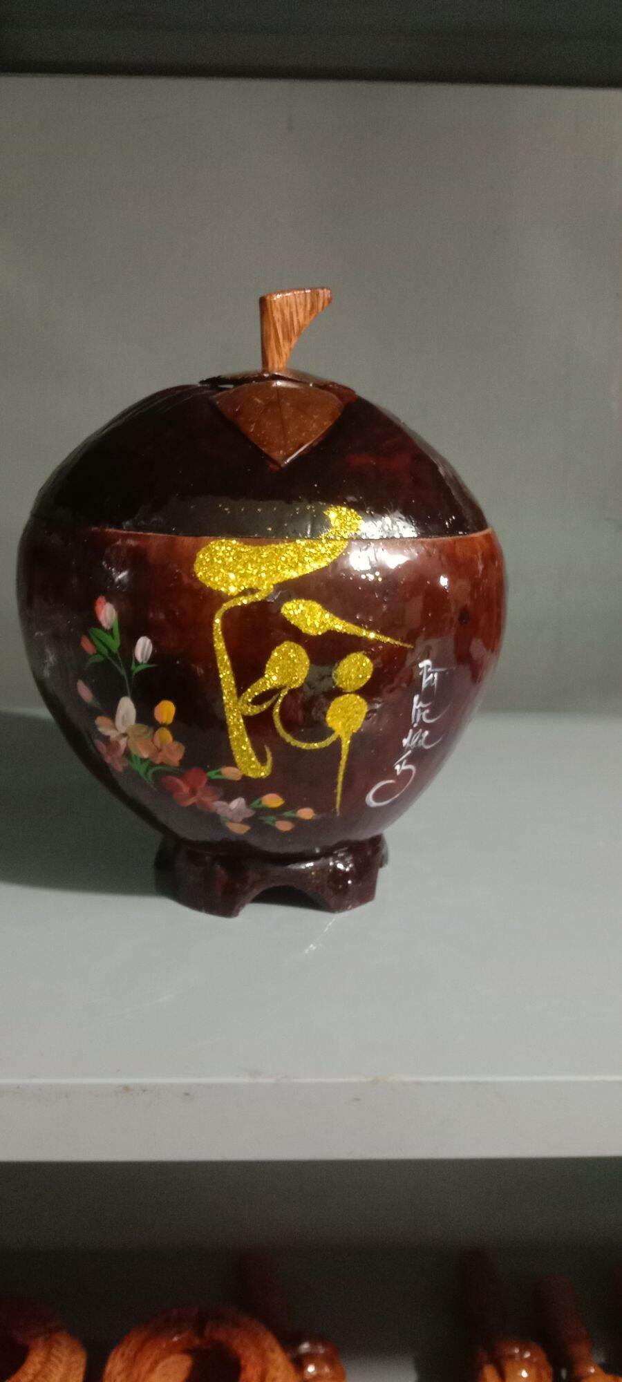 Quả dừa khô làm bình ủ trà kèm ấm tích