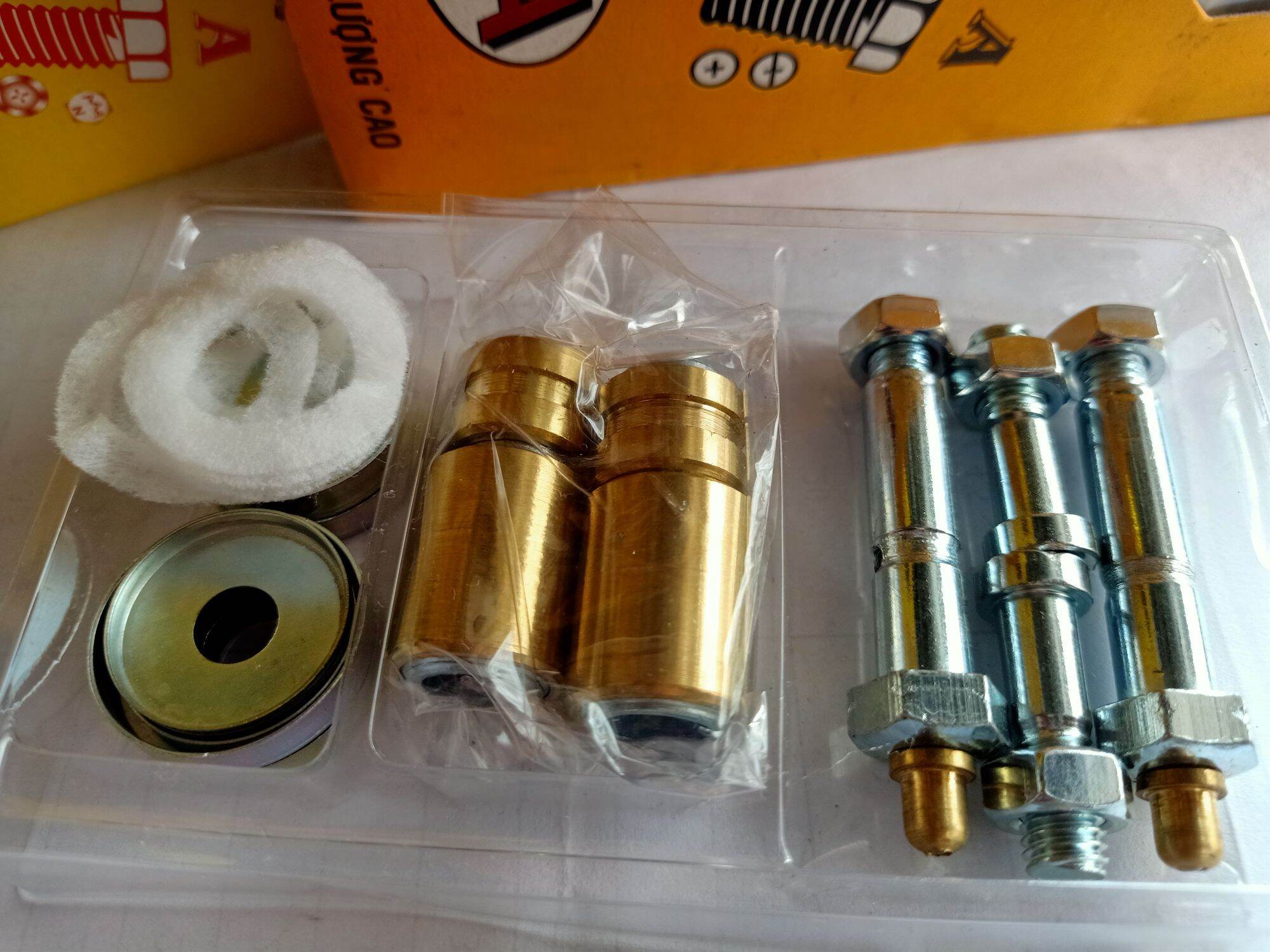 Bộ ốc + bạc thao giò gà xe cup 81