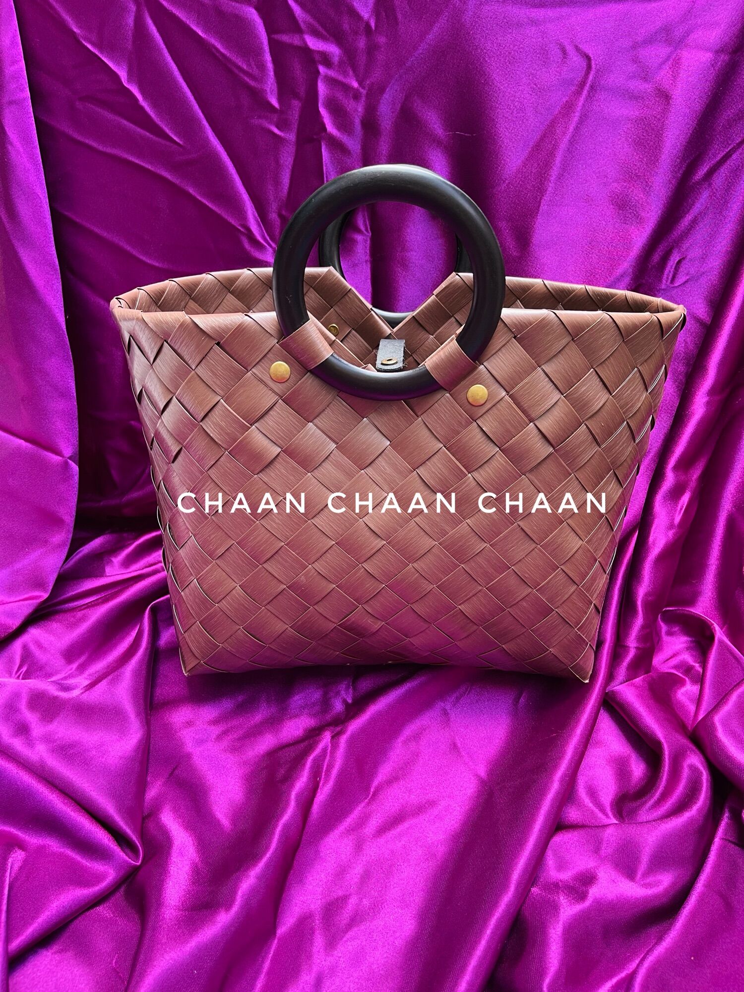 Túi xách nữ đan tay quai gỗ màu nâu
