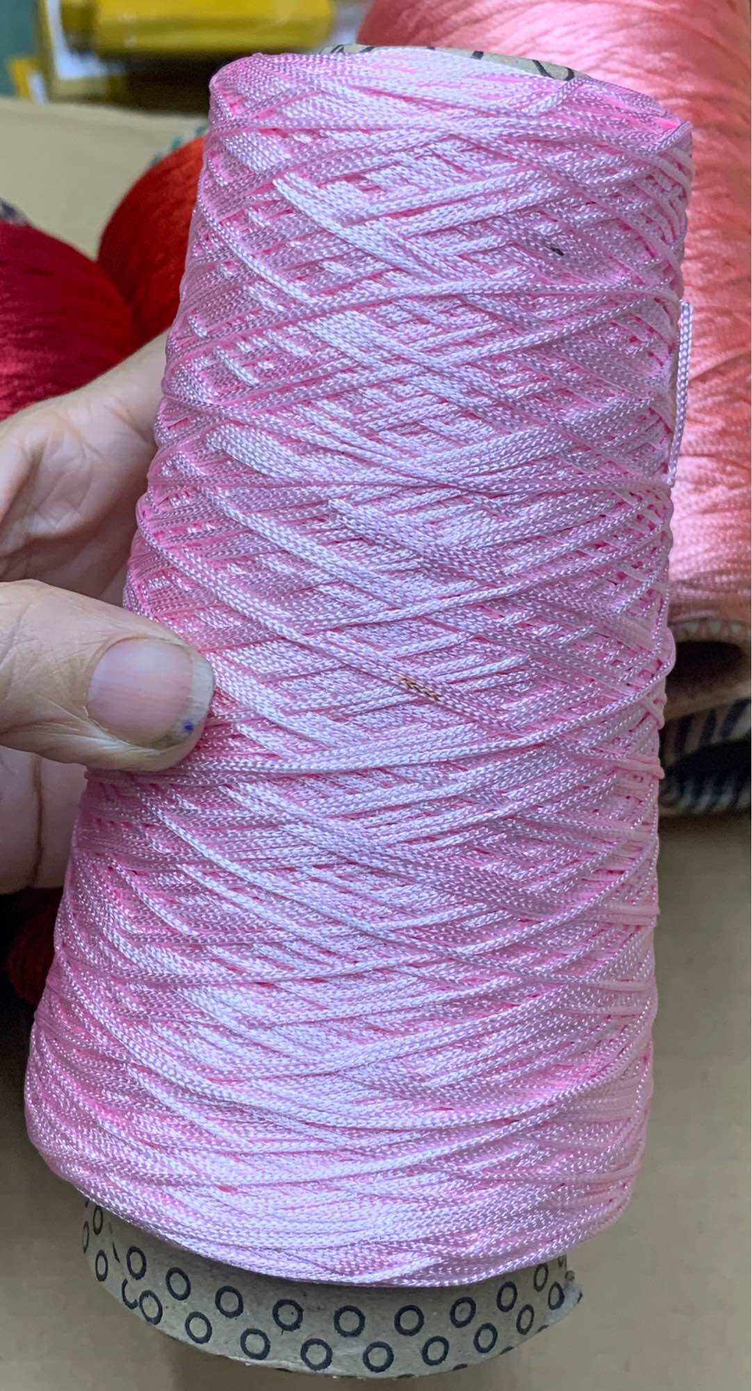 1 cuộn chỉ tơ dù 1mm.
