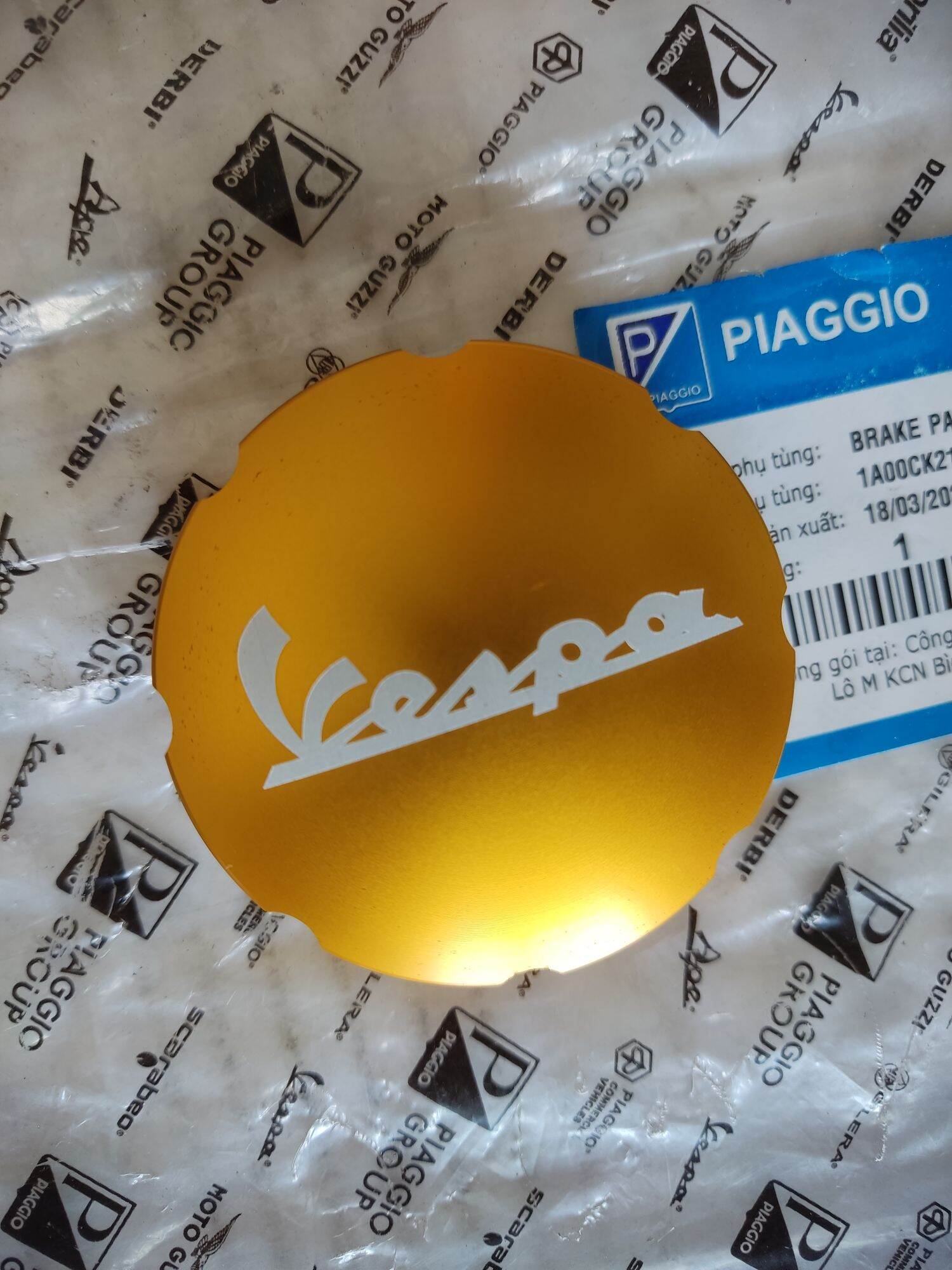 nắp đậy bình xăng vespa