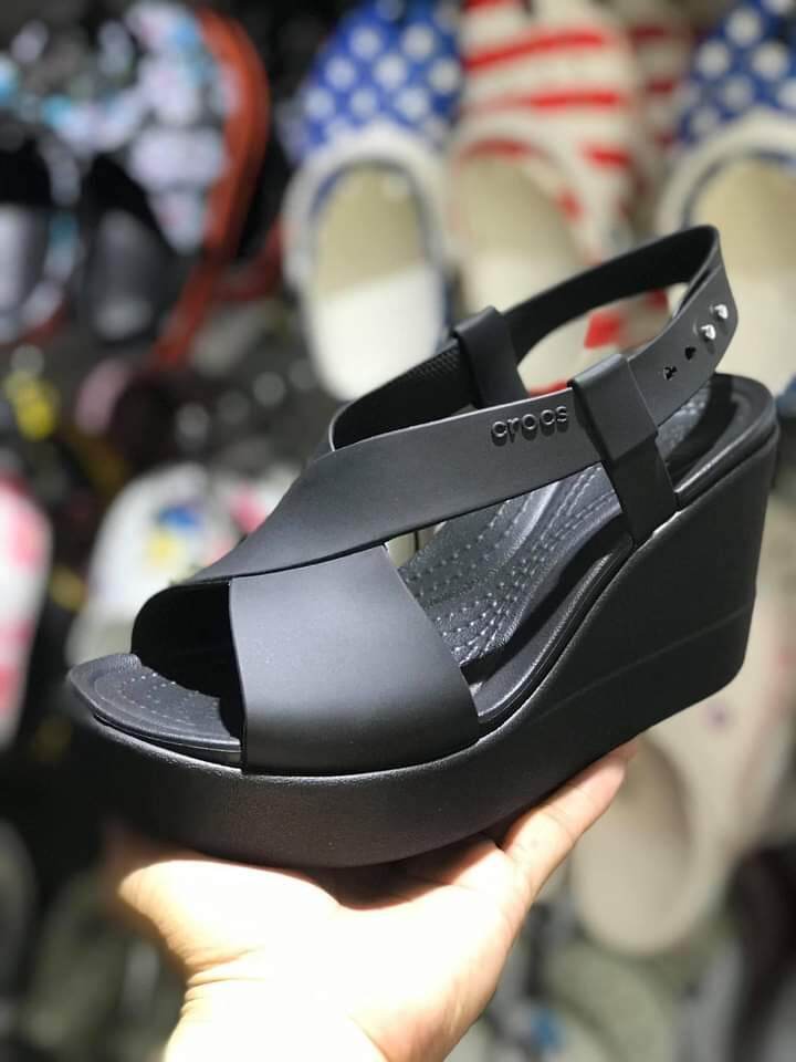 ( sale 3 ngày)sandal chính hãng crocs brooklyn cao 9cm, sandal nữ đẹp, giầy dép nữ xuất khẩu, c.roc.