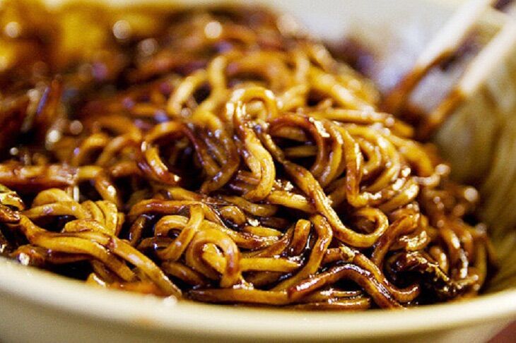 Tương đen Ông Chà Và chai 700g