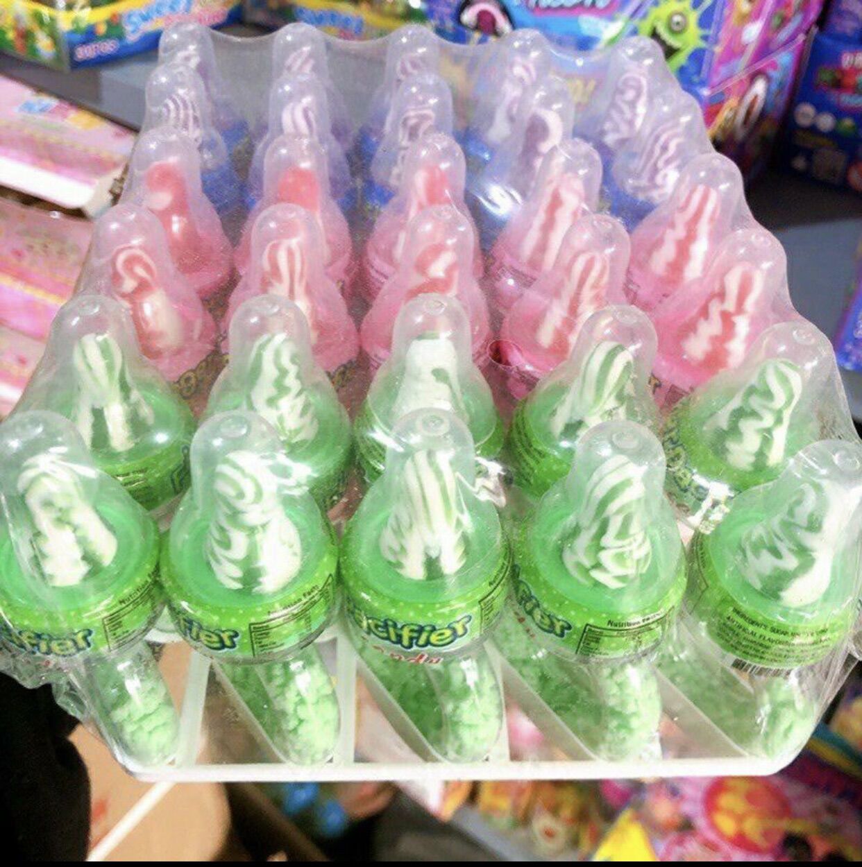 Vỉ 30 cây kẹo mút ty kèm c cốm