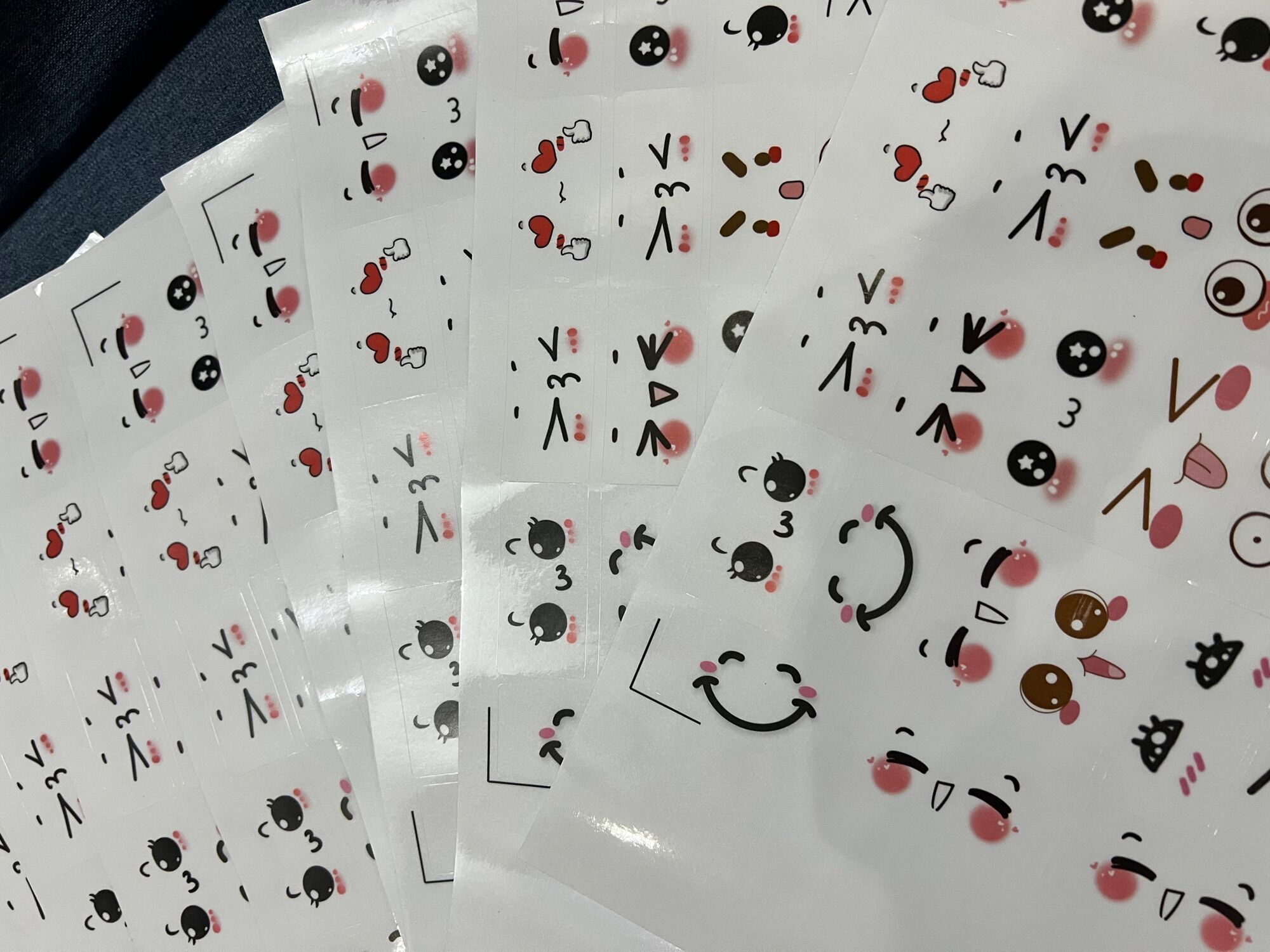 Set 50 sticker decal trong mặt cười cute