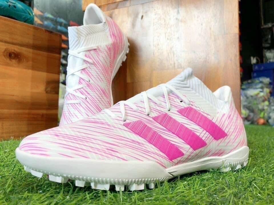 Giày bóng đá Nemeziz