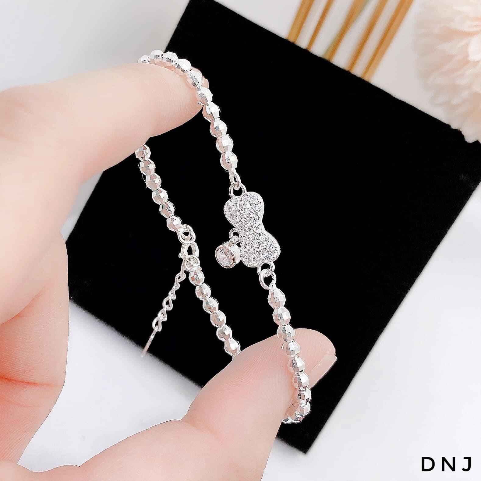 LẮC TAY NƠ BẠC TA