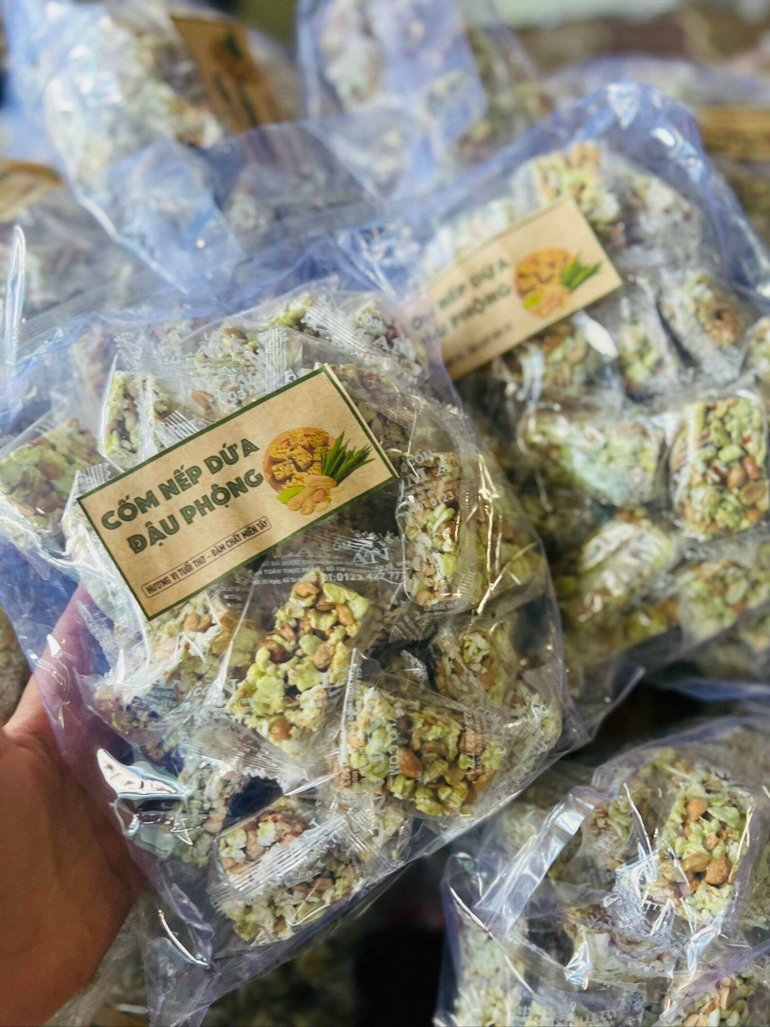 Cốm Nếp Dứa Đậu Phộng Cốt Dừa gói 500g