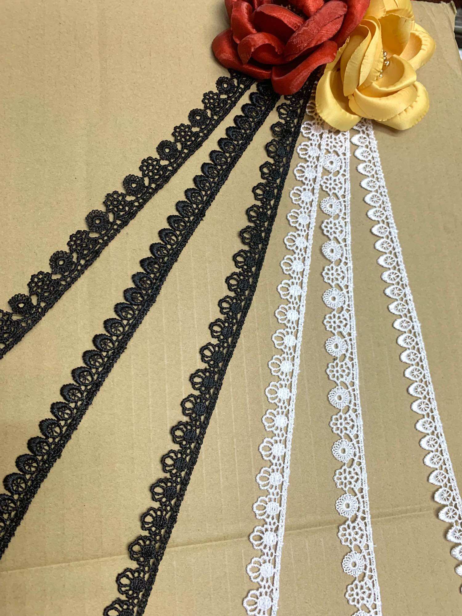 2 mét ren chỉ 1,5cm.
