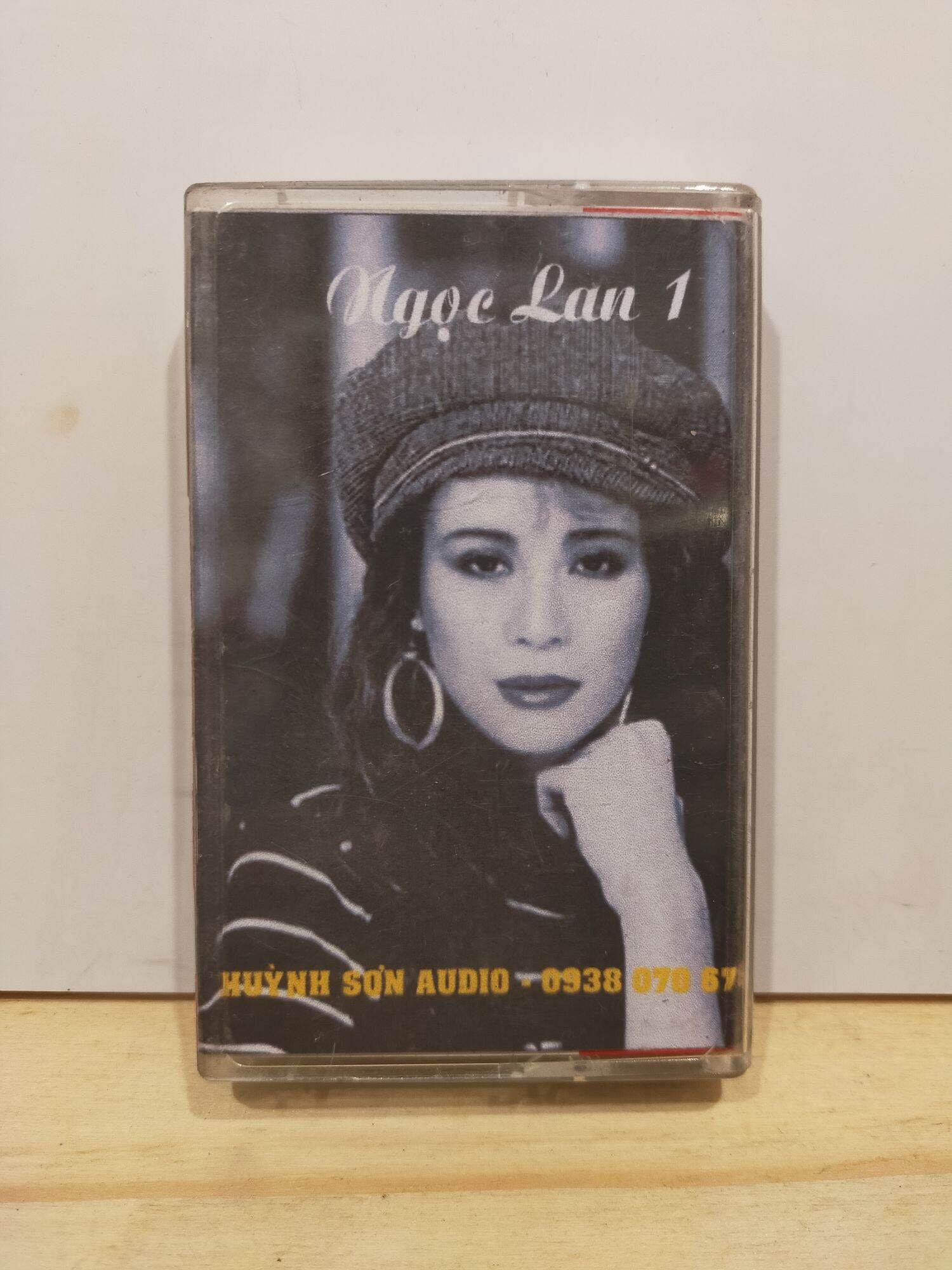 1 băng cassette Sony 90 phút tiếng hát Ngọc Lan có tựa đề ( lưu ý: đây là băng cũ