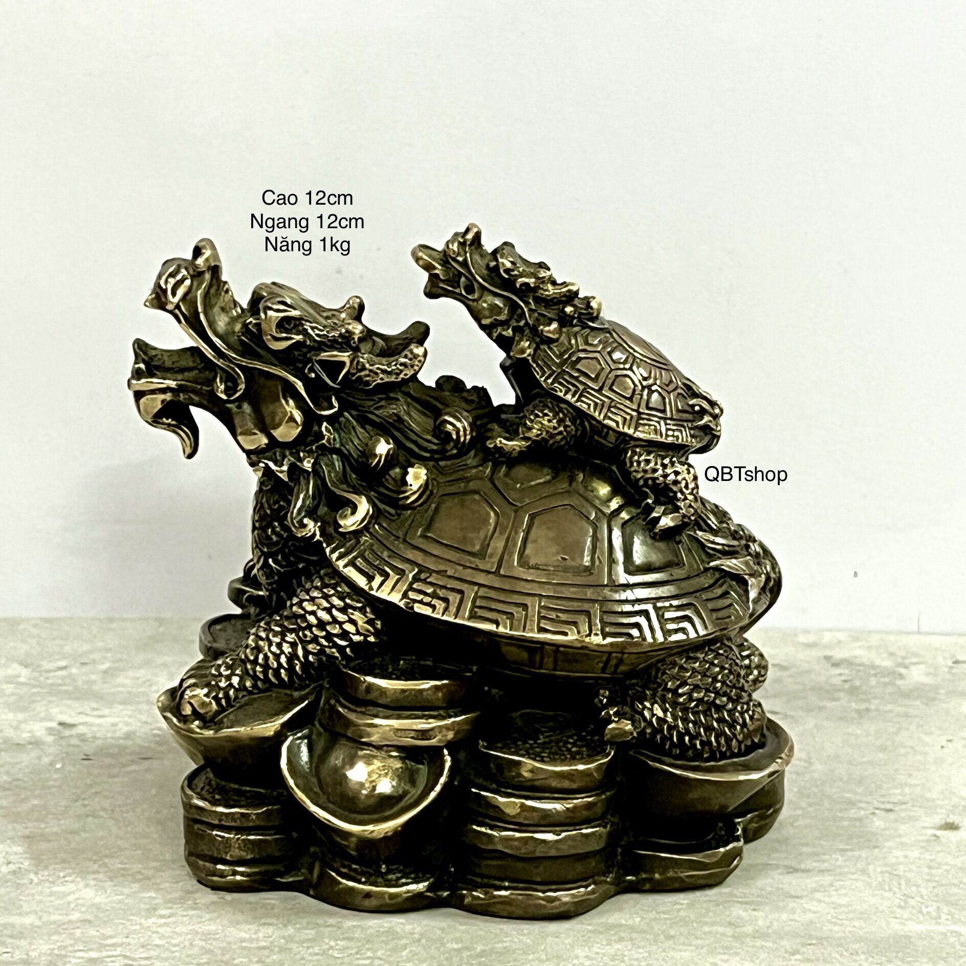 Long quy cõng con size trung bằng đồng phong thuỷ
