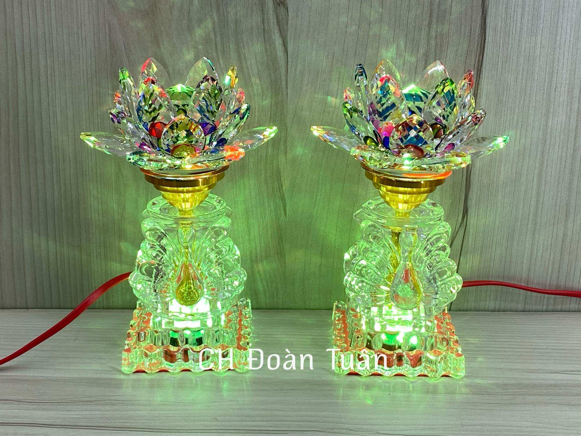 MỘT ĐÔI ĐÈN THỜ PHA LÊ HOA SEN KIỂU DÁNG THIÊN NGA