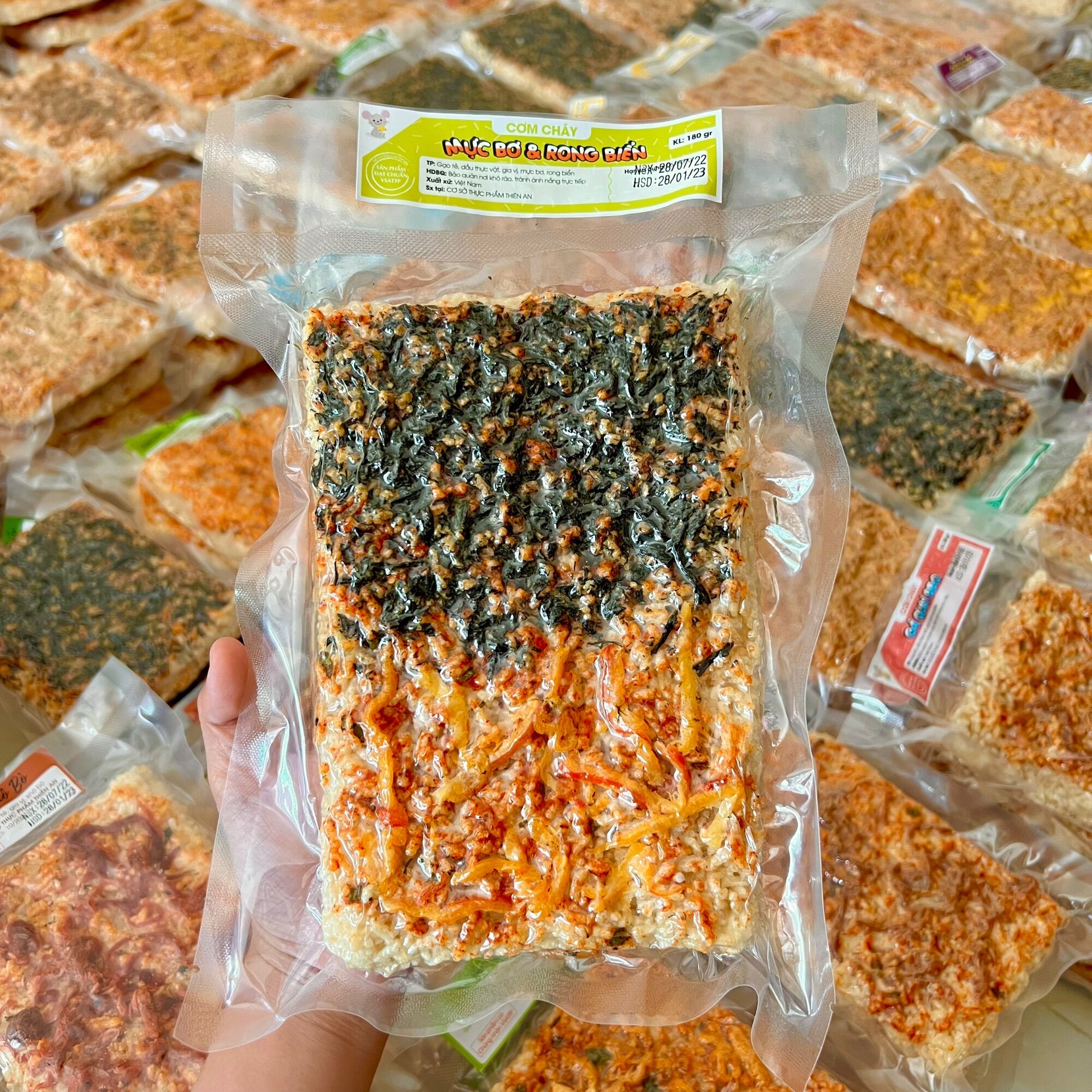 13 LOẠI CƠM CHÁY ĐẶC BIỆT 180G (Gạo Tẻ Giòn Tan Siêu Topping)