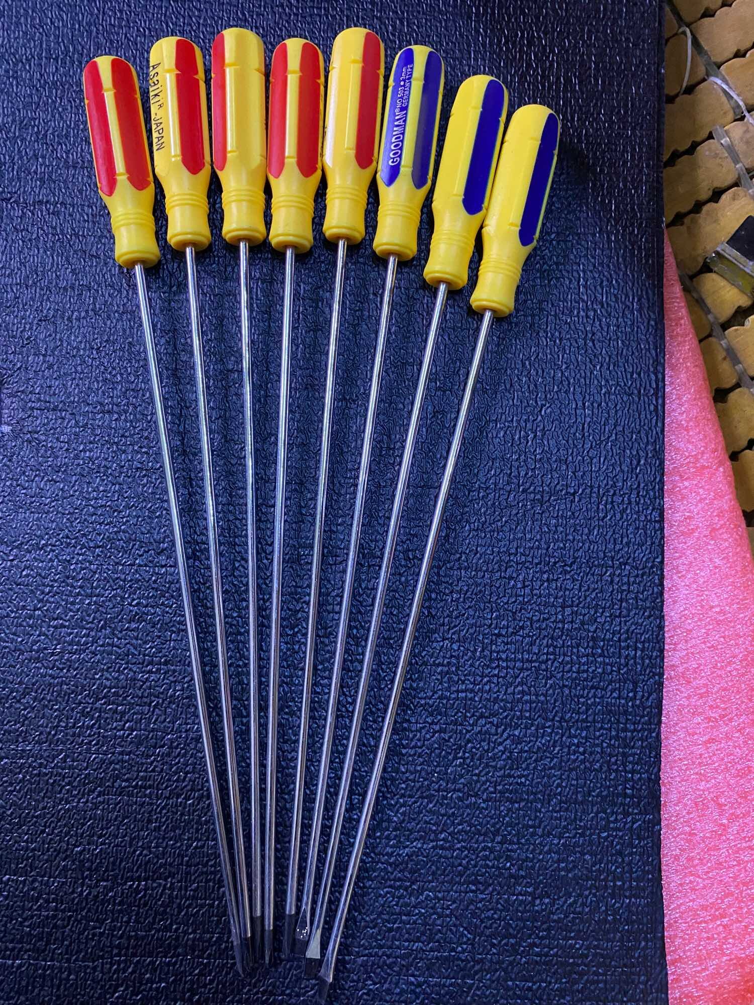 Tô vít 2 và 4 cạnh 3 mm dài 20 cm giá2 chiếc