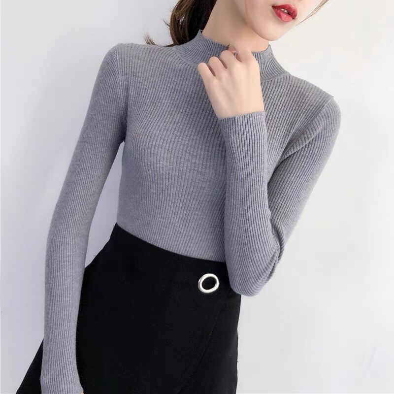 Áo giữ nhiệt len gân kiểu dáng basic.