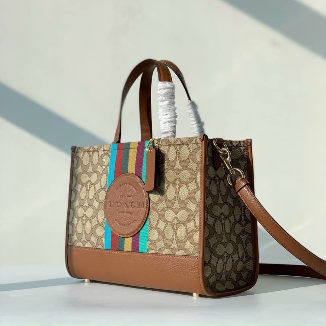 C0ACH Dempsey Tote màu cực sang