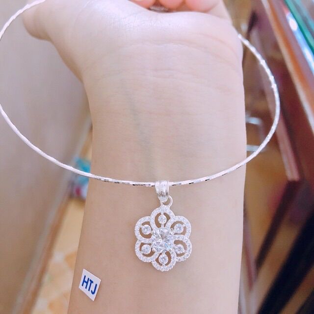Kiềng nữ bạc Italy cao cấp 925 không phai màu, cam kết hàng đúng mô tả, chất lượng đảm bảo an toàn đến sức khỏe người sử dụng, đa dạng mẫu mã