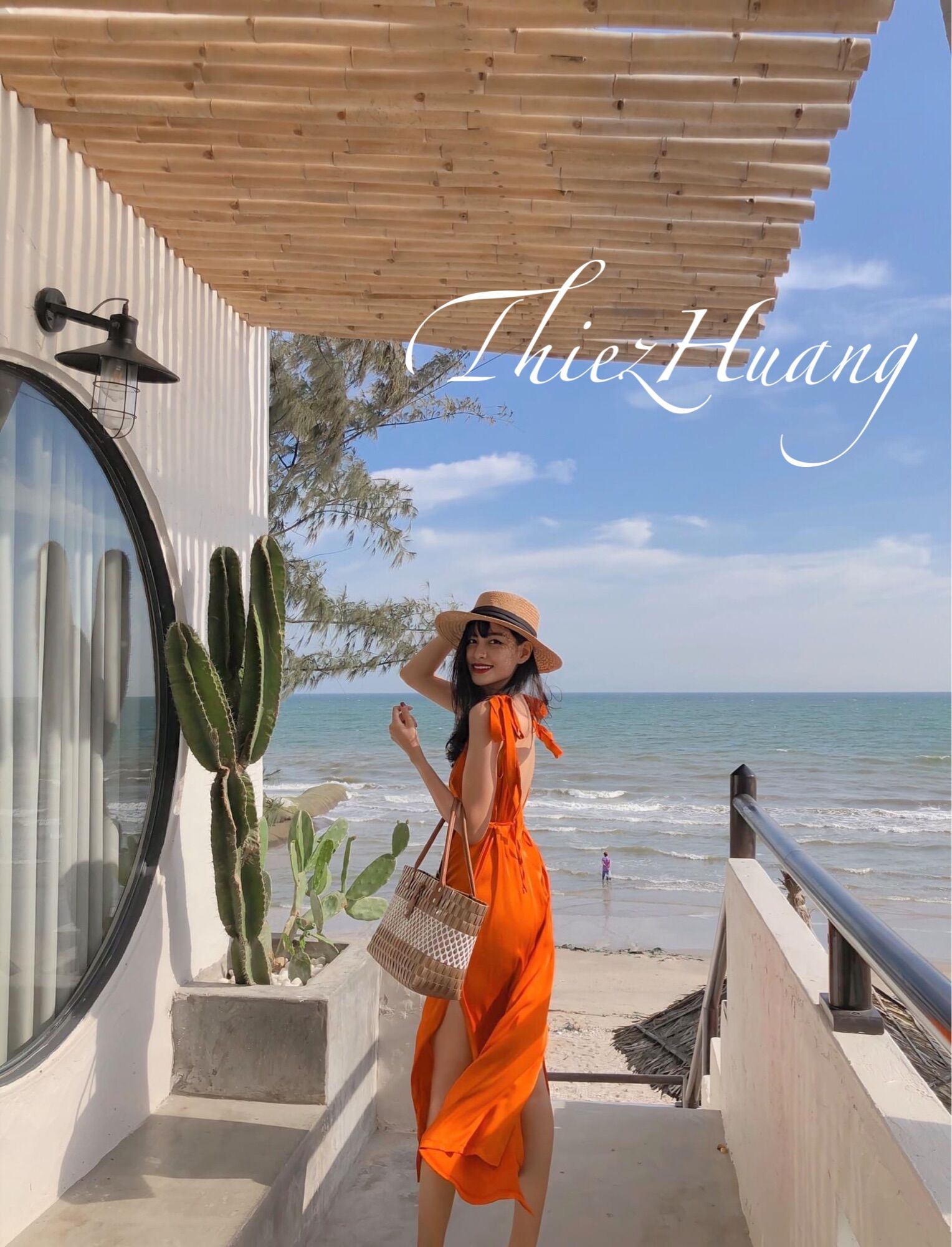 Đầm maxi lụa dáng dài hở lưng , trẻ trung