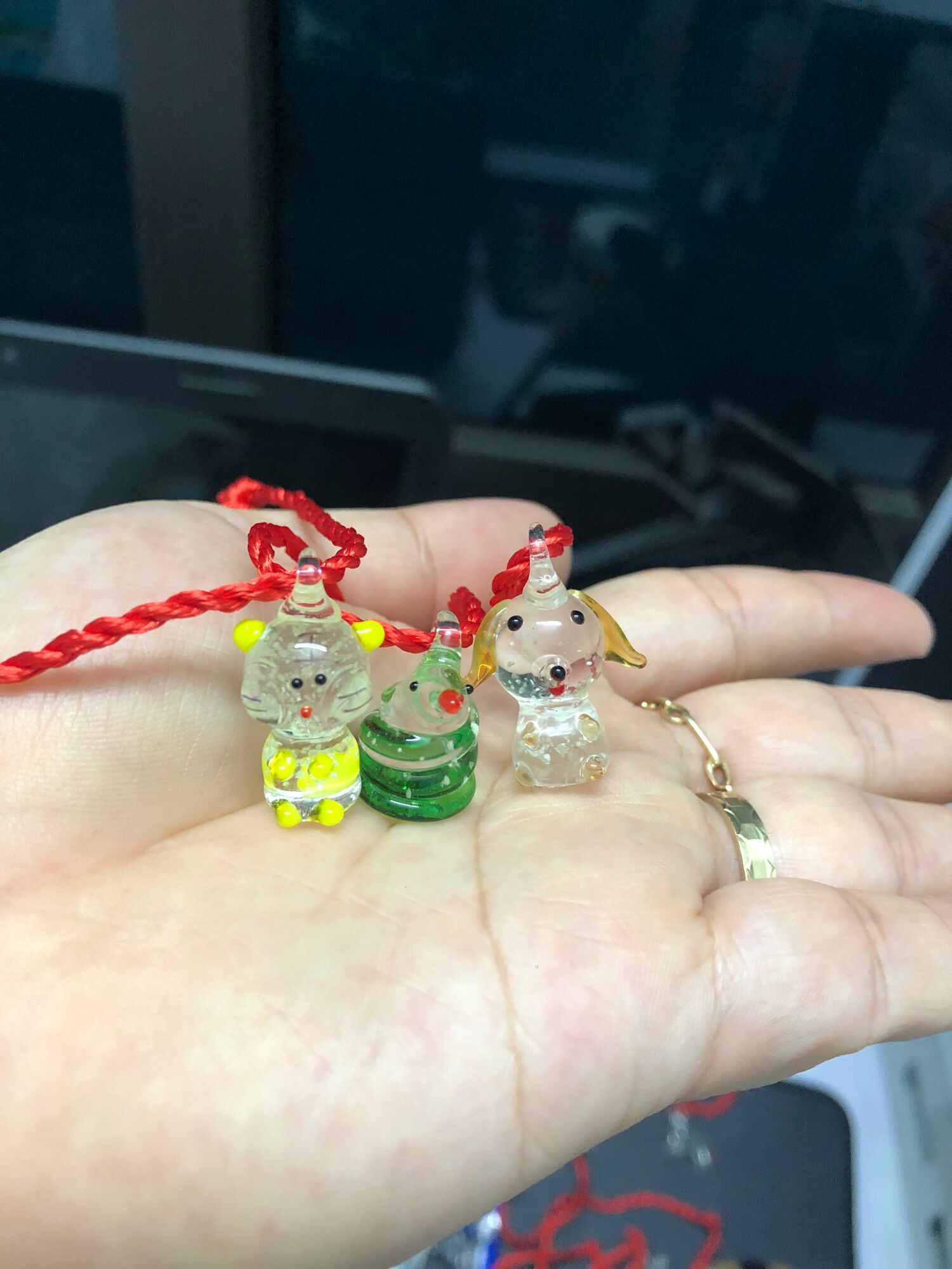 Combo 2 Vòng tay chỉ đỏ 12 con giáp  phát sáng