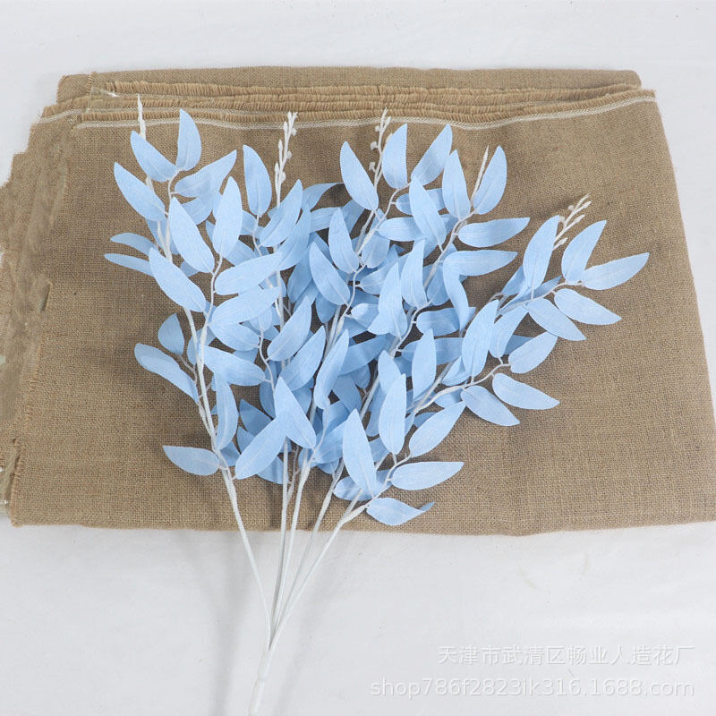 cụm lá bạch đàn trang trí