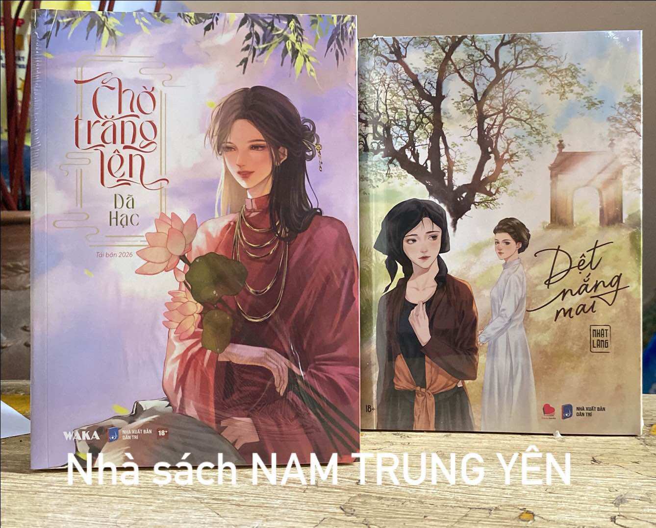 Sách (GL) : CHỜ TRĂNG LÊN + Dệt nắng mai
