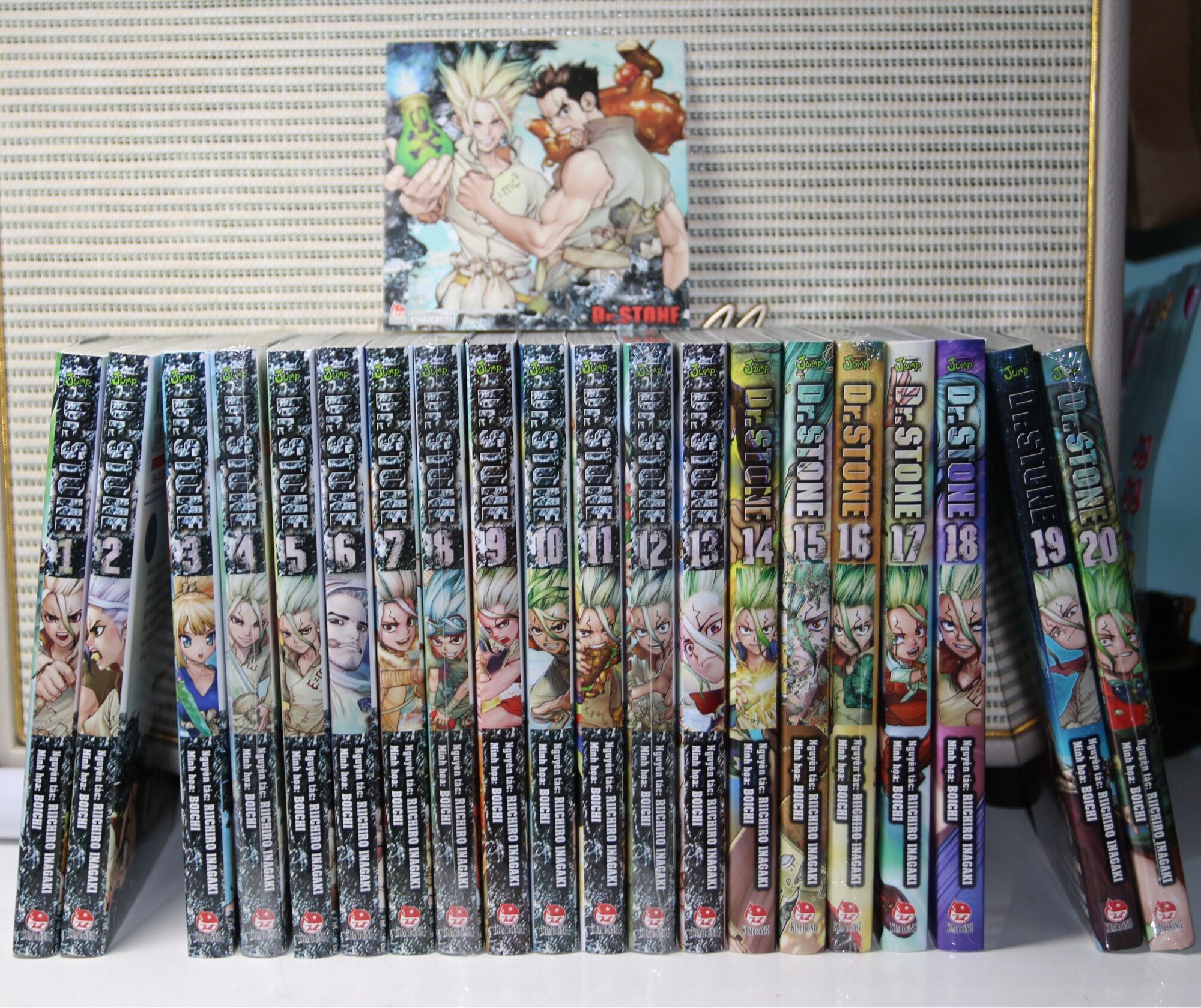 Combo Dr Stone tập 1-20 nguyên seal đủ phụ kiện kèm poster tập 19 cuộn ống bảo vệ