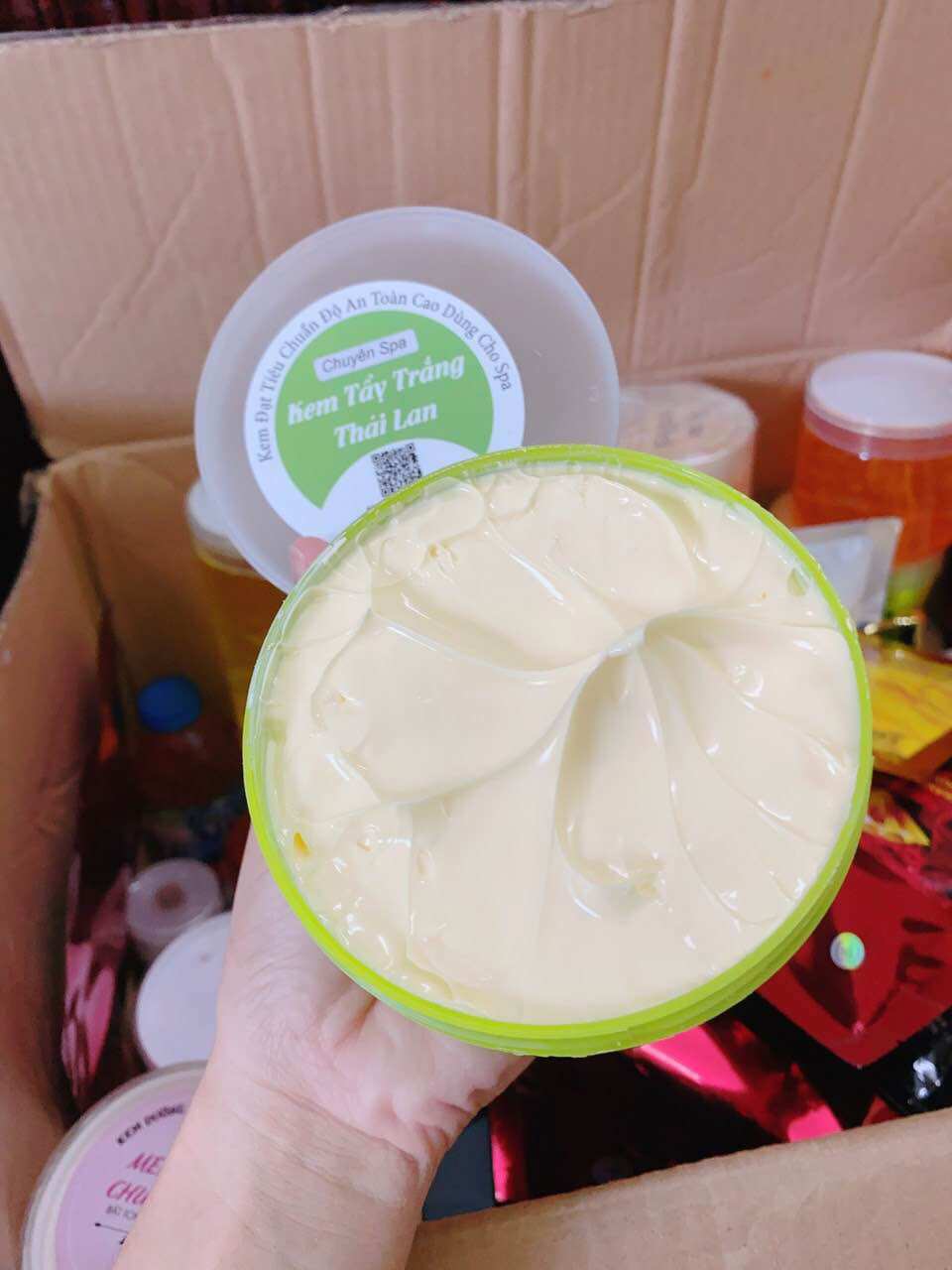 500gr Kem Body Tẩy Thái Lan ( tặng tắm trắng )