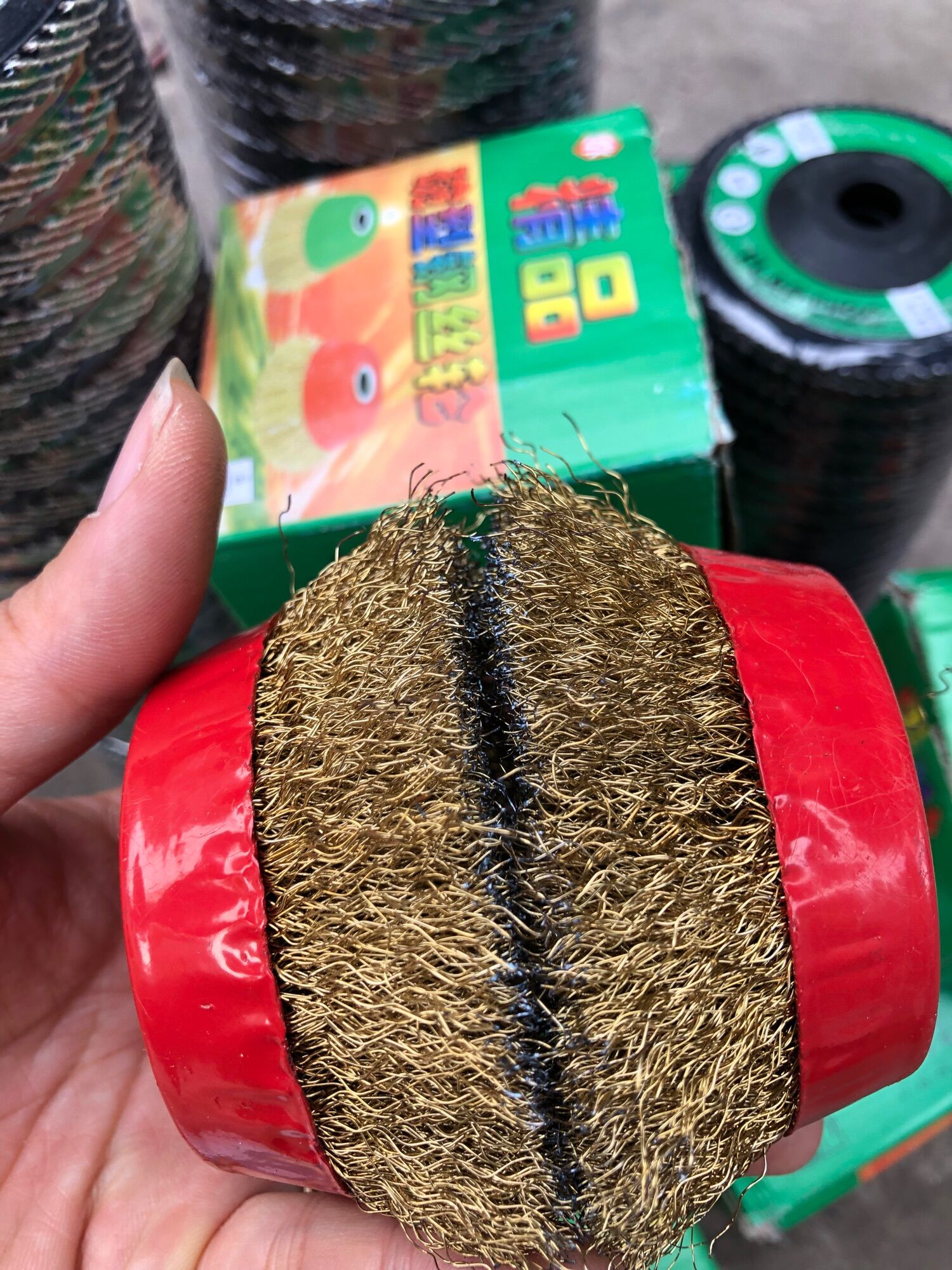 Chén Cước Chà Sắt-Đánh Rỉ Sét Nắp Đỏ