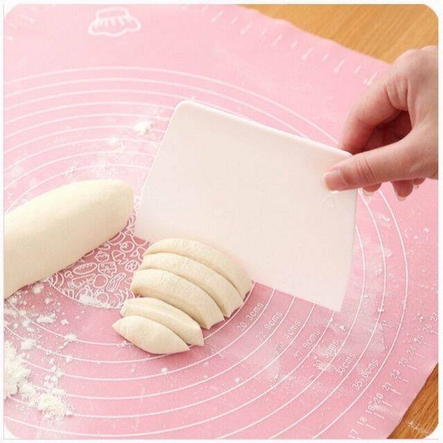 Miếng cắt/ vét bột bằng nhựa