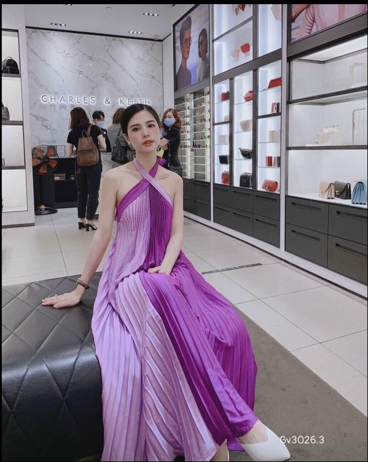 Đầm maxi dập ly cổ yếm phối màu hở lưng ,freesize