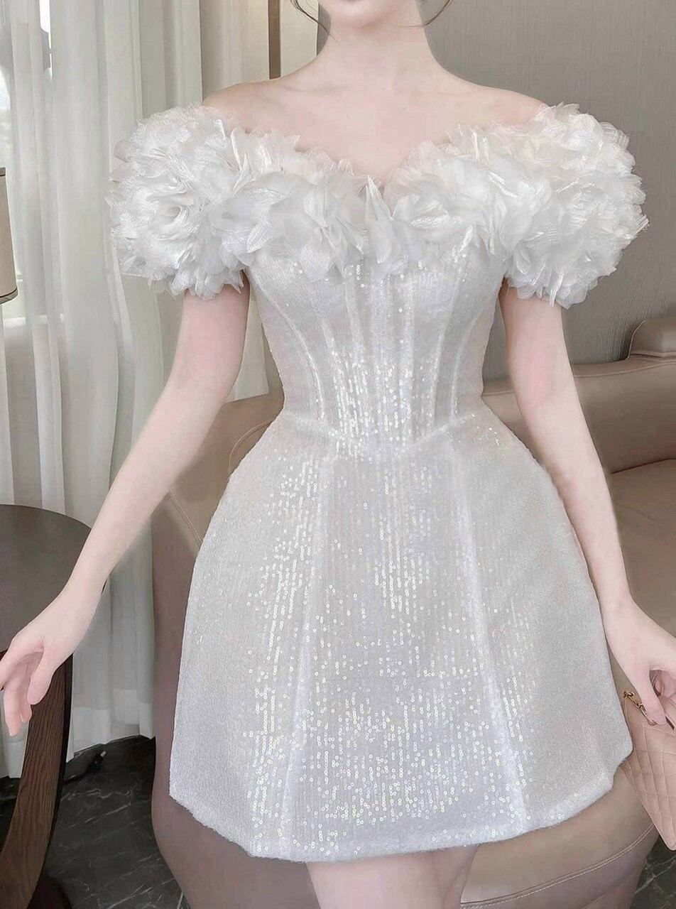 Đầm trễ vai đính hoa