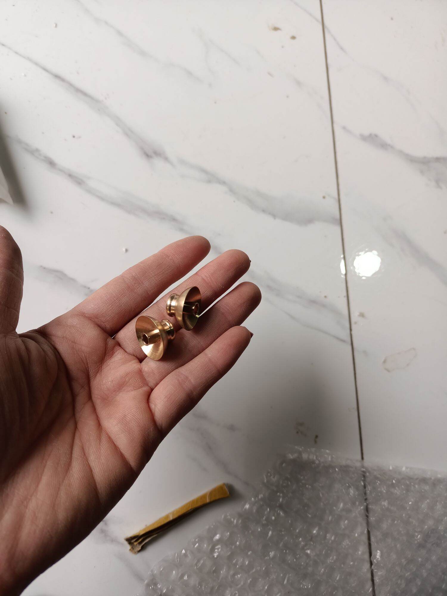 Chén hứng dầu đồng chống kiến gắn vào móc lồng chim size to