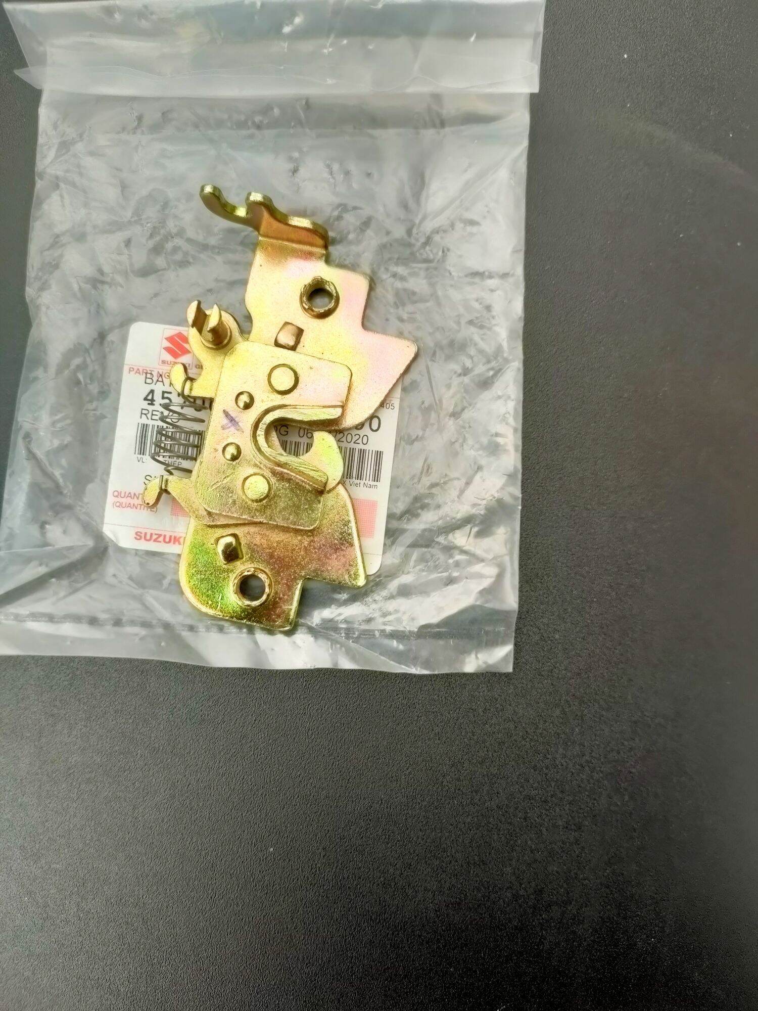 Pát khóa yên sau Suzuki Axelo 125