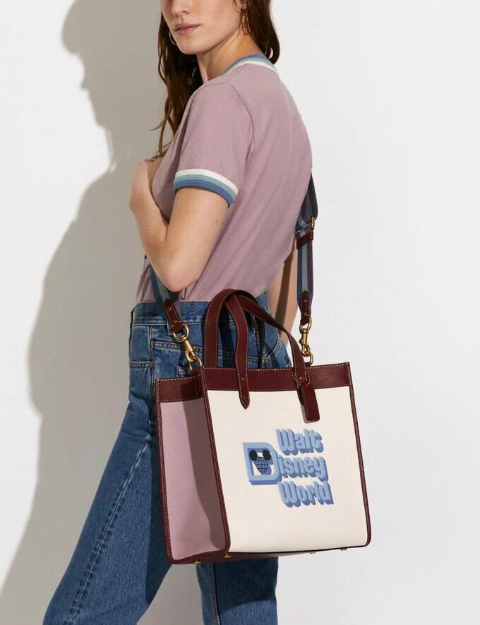 Túi disney x c.oach field tote siêu sang