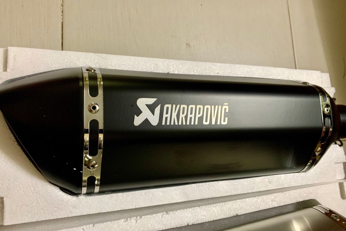 Pô Thể Thao Akrapovic Đen hàng nhập