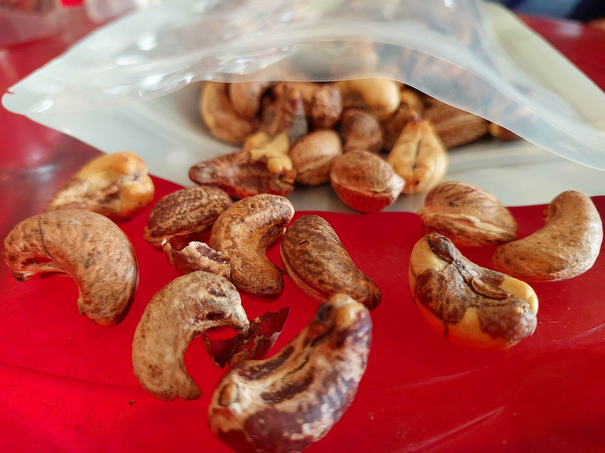 Hạt điều vỏ lụa rang muối (loại 1) túi zip 500gr