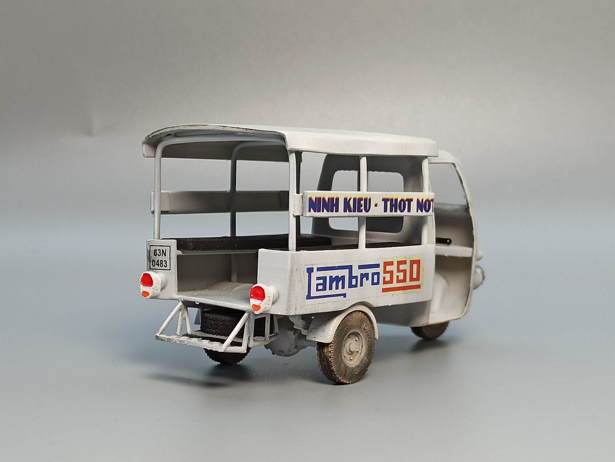 Mô hình xe Lambro 550 tỷ lệ 1/43
