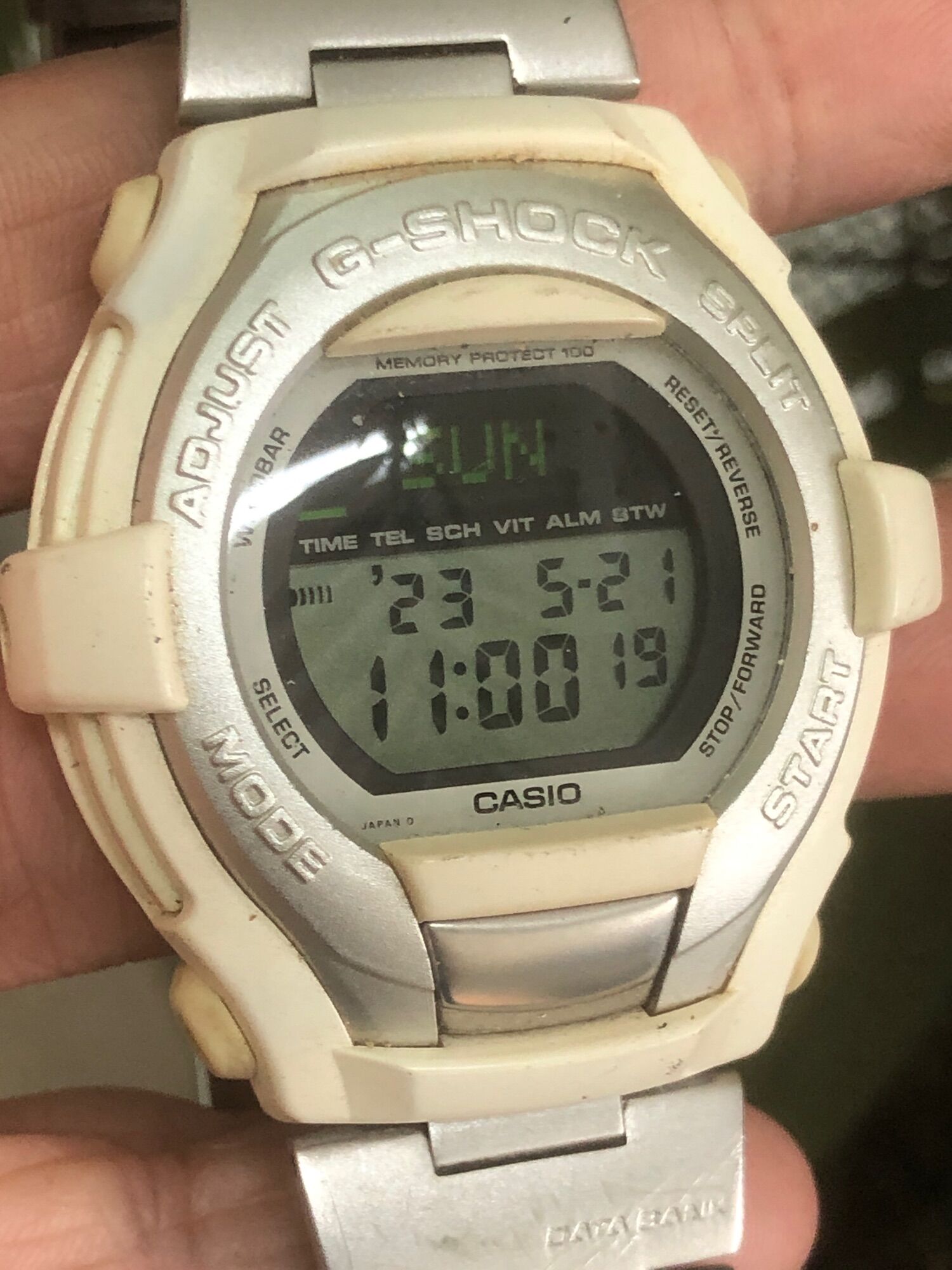 Đồng hồ nam casio G-shock G-cool phiên bản trắng