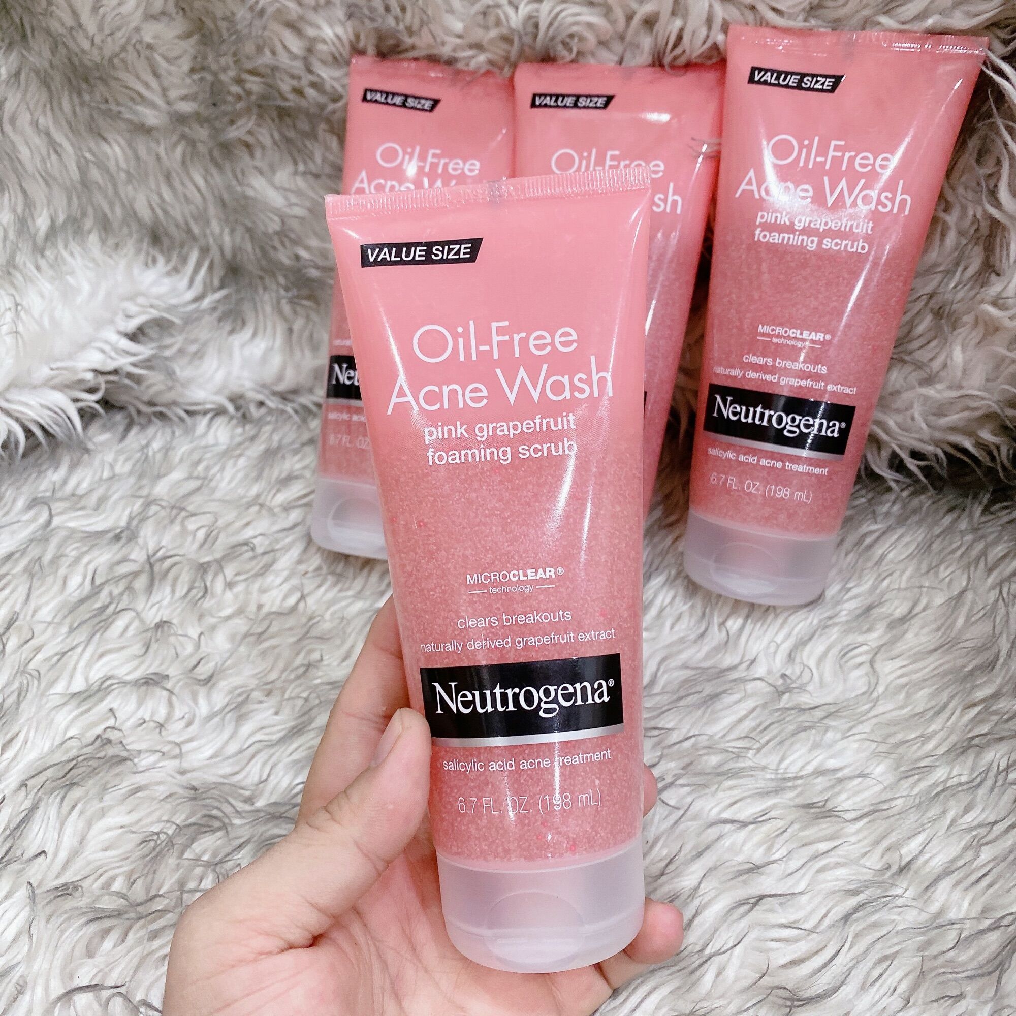 sữa rửa mặt có hạt massage neutrogena