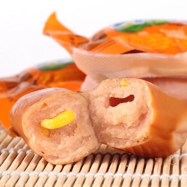 1 chiếc xúc xích ngô thơm ngon