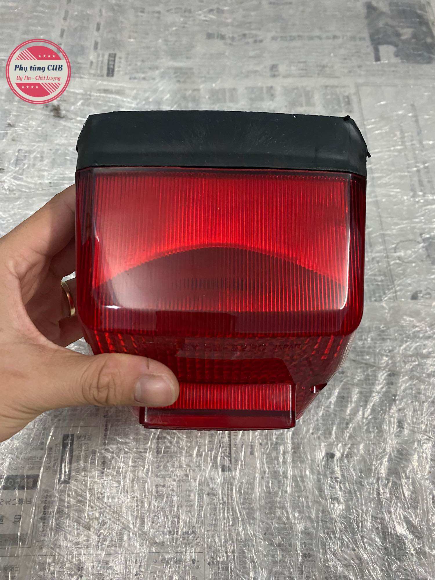 Đèn hậu xe cub 82-84-Dd loại đặc biệt ( chụp Thái, đế lô )
