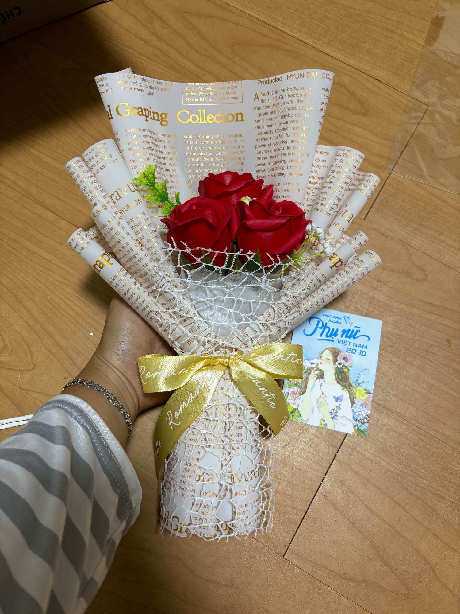 [Hcm]Wax Roses, Bouquet of 3 Flowers (with Bag + Card)
