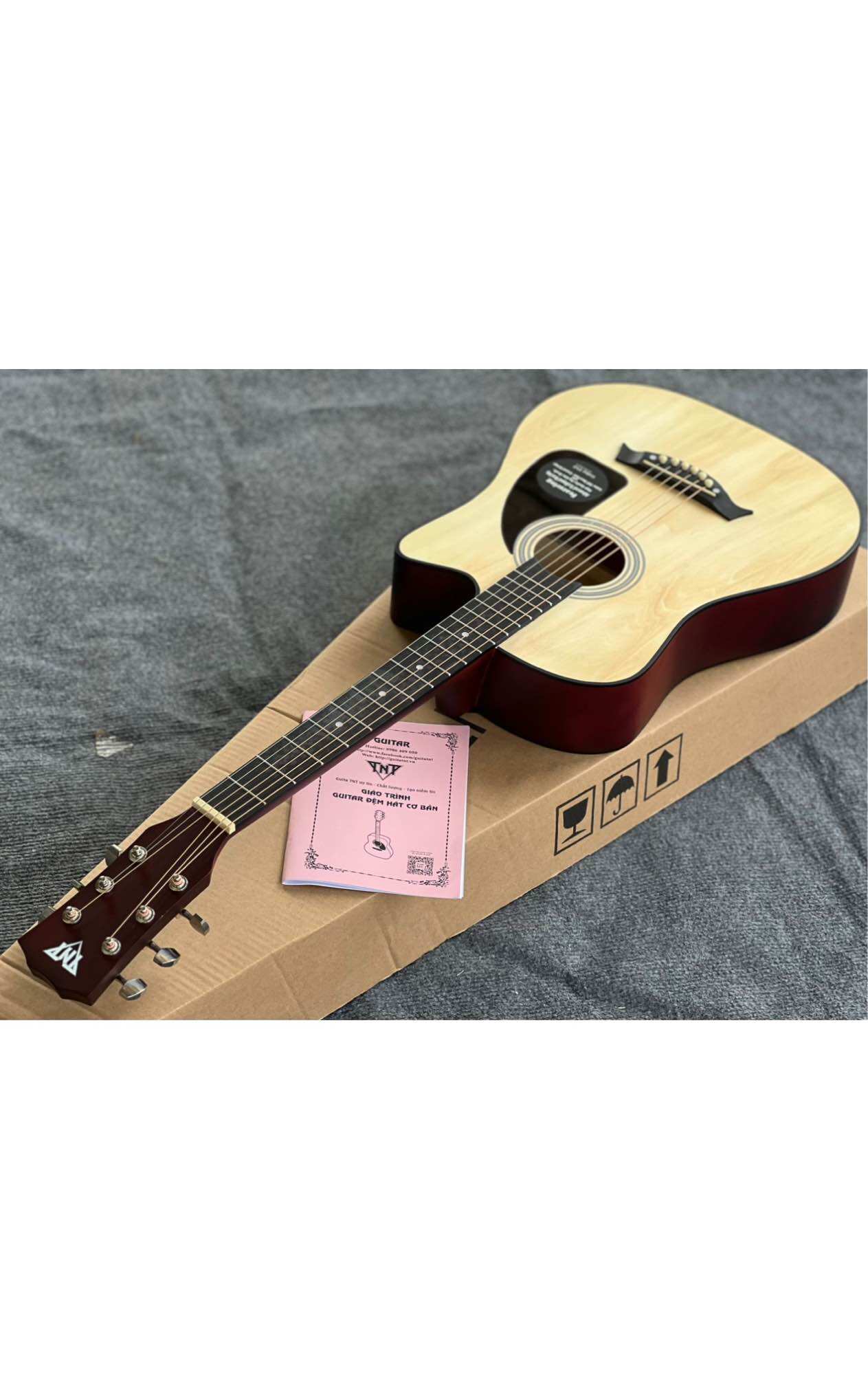 Guitar aucoutisc t50 - CHÍNH HÃNG  - tặng kèm phụ kiện.  3/4 dài 96cm rộng 38 - 3